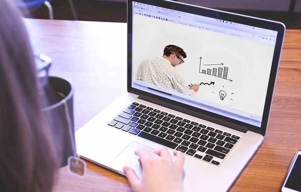 Jakie są korzyści wynikające z integracji systemów w sklepie internetowym?